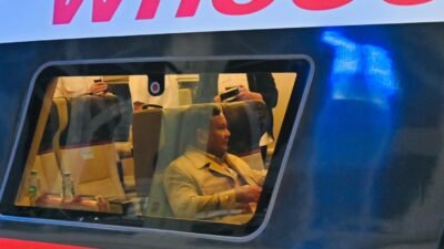 Presiden Prabowo Naik Whoosh, Tunjukkan Dukungan terhadap Transportasi Publik yang Ramah Waktu