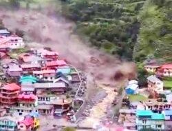 Banjir Bandang Luluhlantakkan Desa di India, Puluhan Orang Hilang