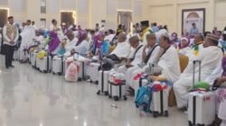 Berangkat Ke Tanah Suci, Jemaah Haji Kloter 28 UPG Kenakan Ihram Sejak dari EHA Gorontalo