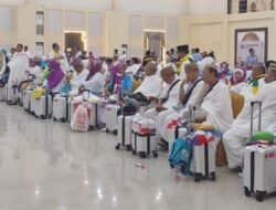 Berangkat Ke Tanah Suci, Jemaah Haji Kloter 28 UPG Kenakan Ihram Sejak dari EHA Gorontalo